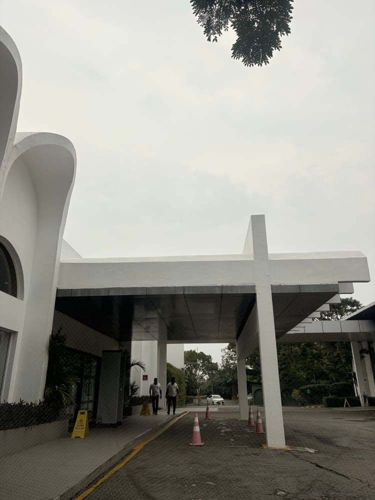 White curved entrance canopy at Vivanta Colombo Airport Garden in Seeduwa, where taxis drop off and collect guests